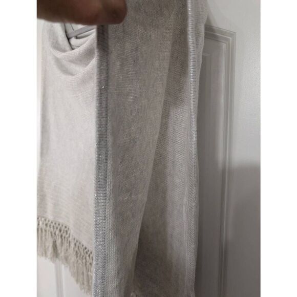 Lilly Pulitzer Floreanna Poncho women's one size silver metallic fringe knit - Picture 3 of 7